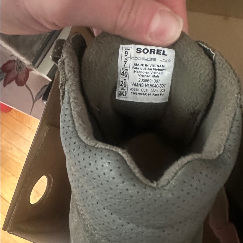 Sorel Women's Kinetic Impact Conquest Waterproof Shoes size 9 green & pink - Picture 12 of 13